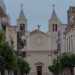 Oggi la chiesa (posta di fronte a via Garibaldi) si presenta con la sua facciata color crema...
